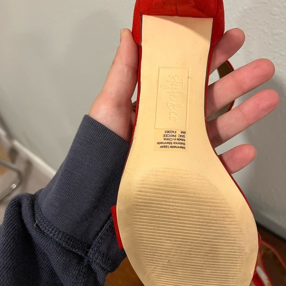 Open toe red suede heels - Picture 3 of 3